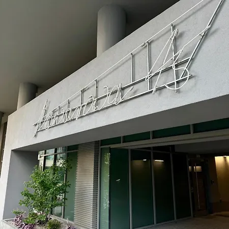 Piper Indigo Targi *